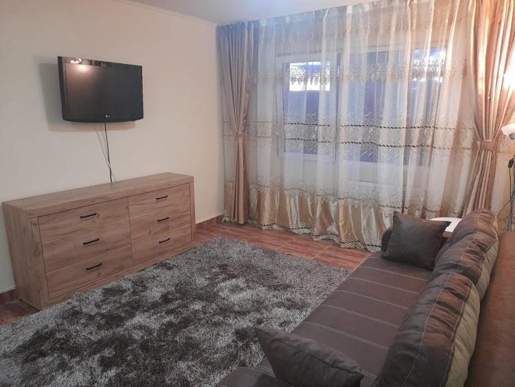 New 33 Apartment Bacau Exterior photo